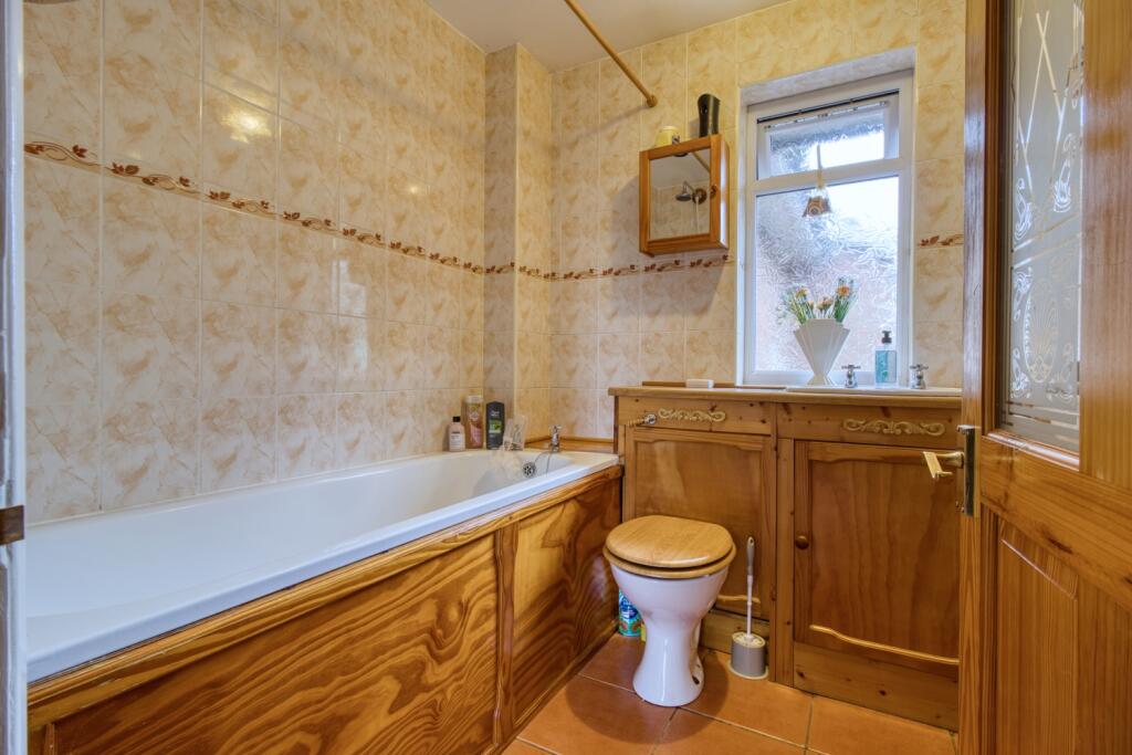 Bathroom - EweMove Swindon South