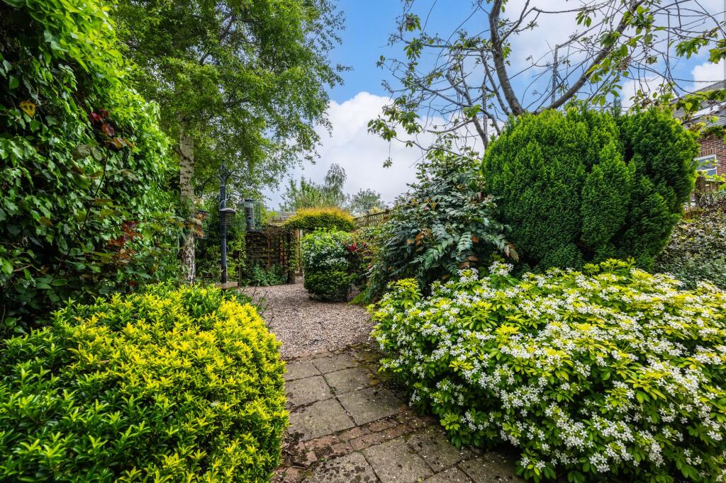 Path to garden office