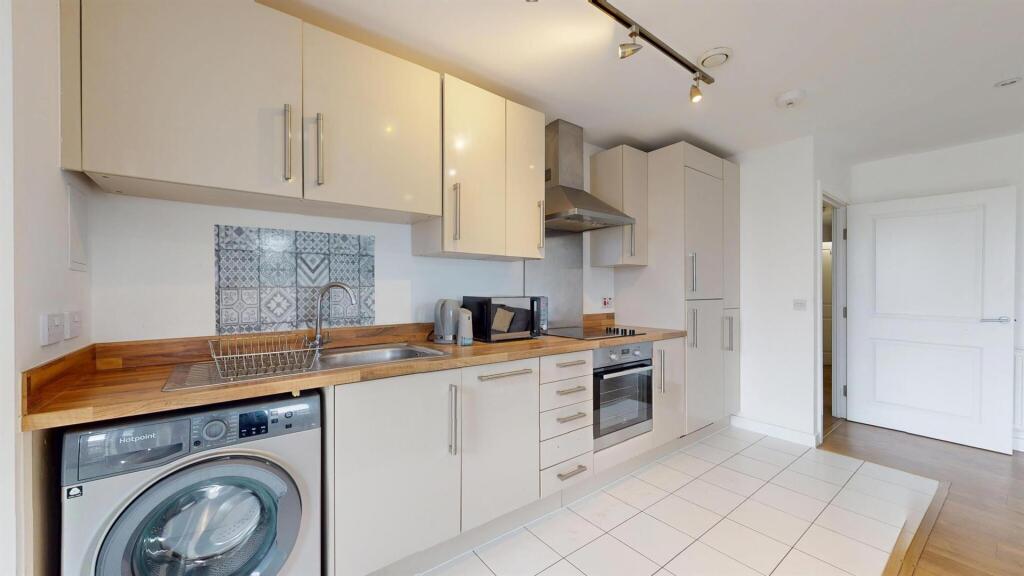 3 Bedrooms Property to rent in E14 - Barrain Londo