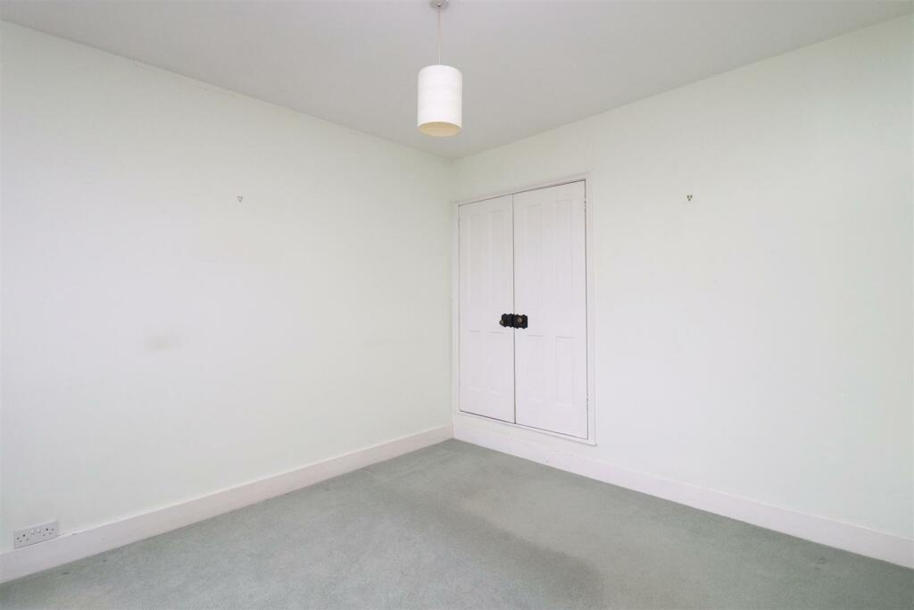 bedroom 2,2.JPG