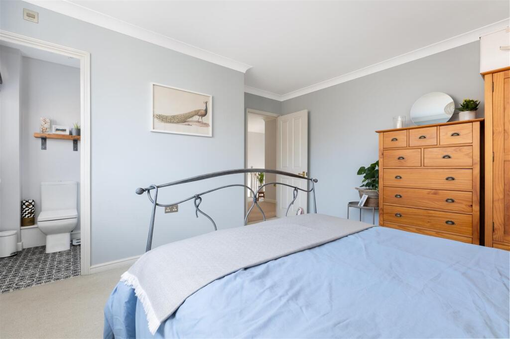 Bedrooms 2