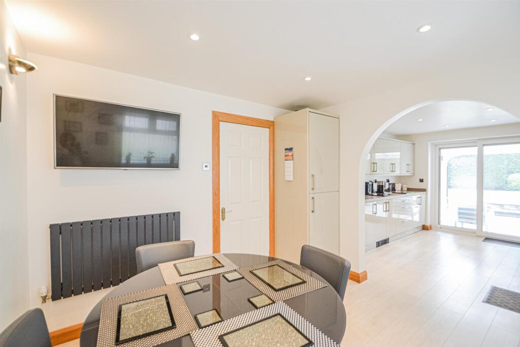 Dining Room &amp; Kitchen