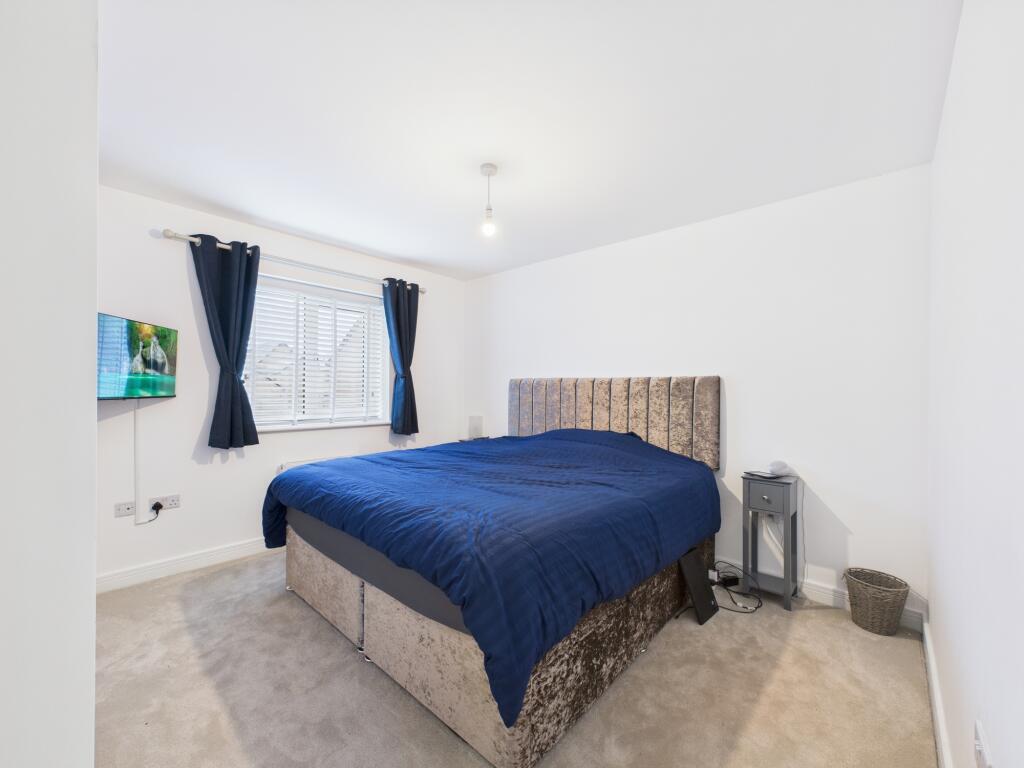 CAM02871G0-PR0689-STILL005