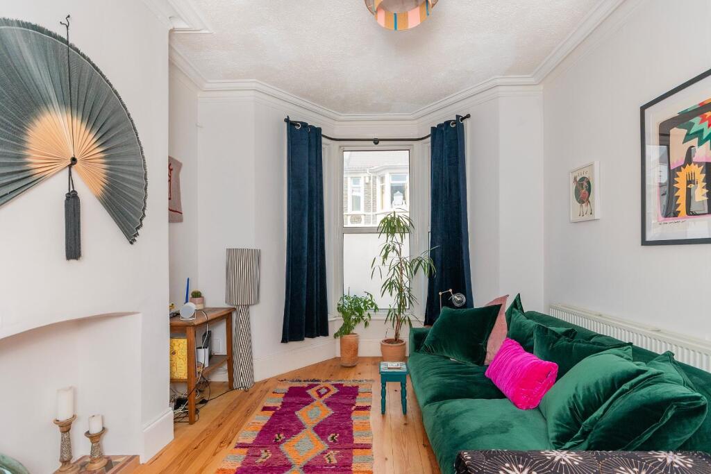 0C6REN - Living Room C.jpg