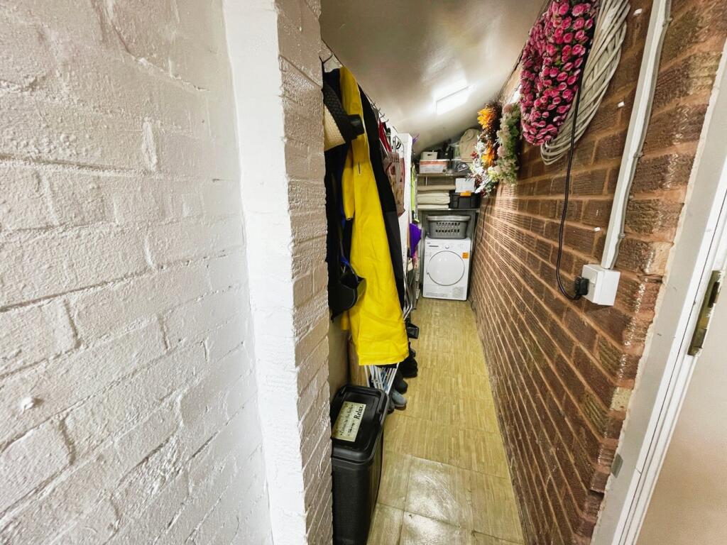 Covered side passage