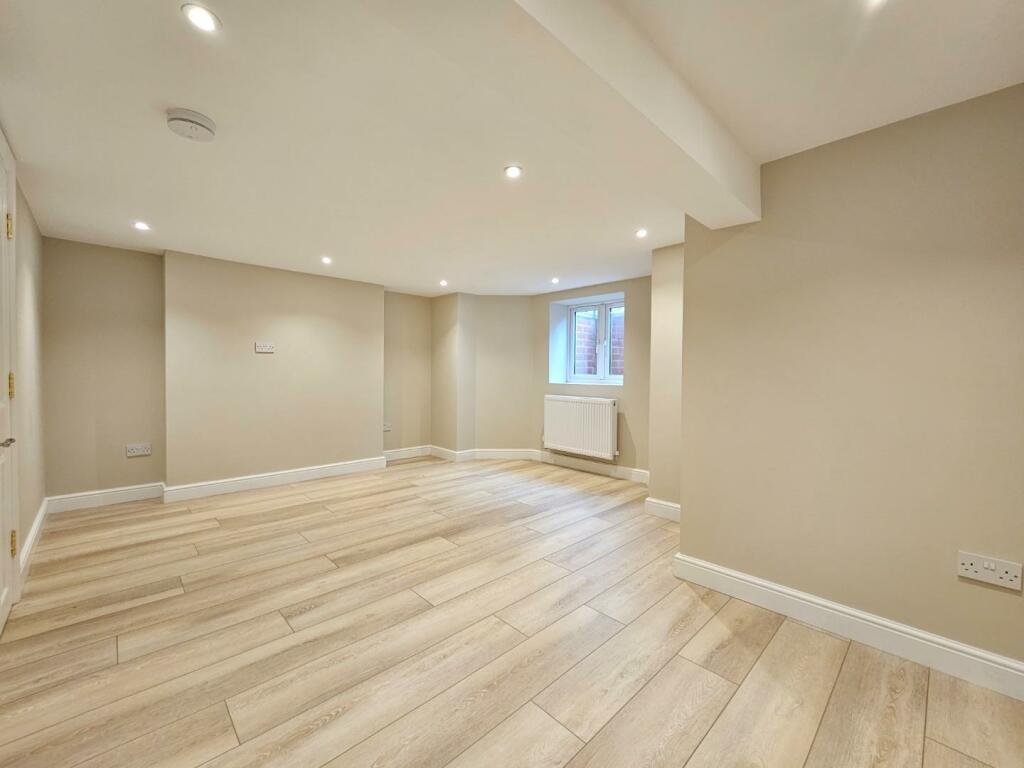 Office / Bedroom 5