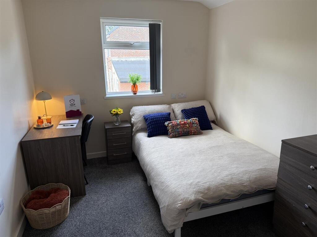 Bed 2.4.jpg