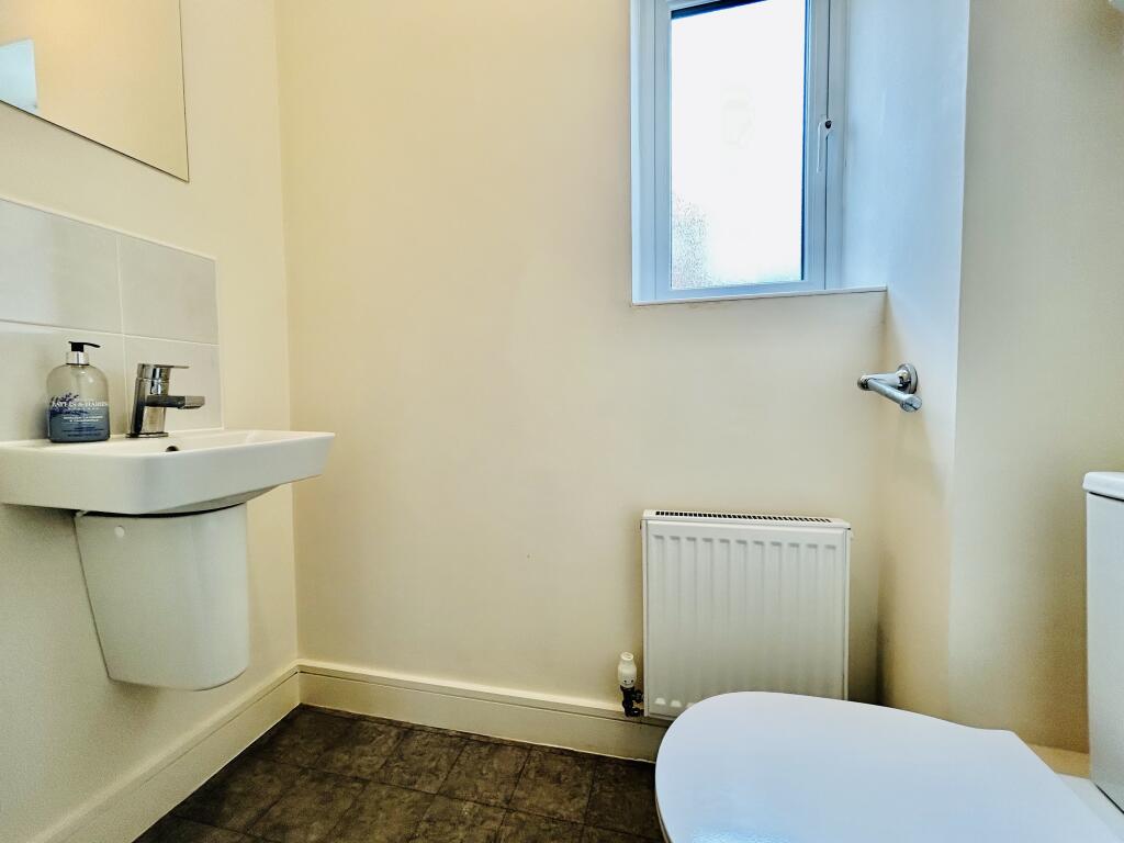Cloakroom/wc