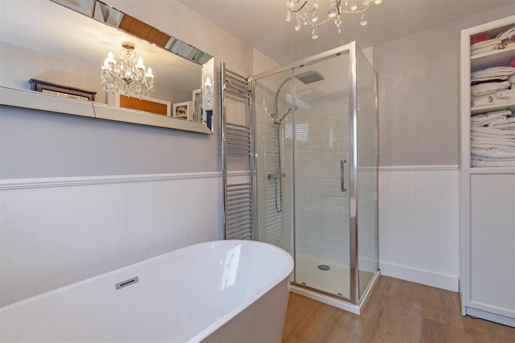 Exquisite Family Bathroom