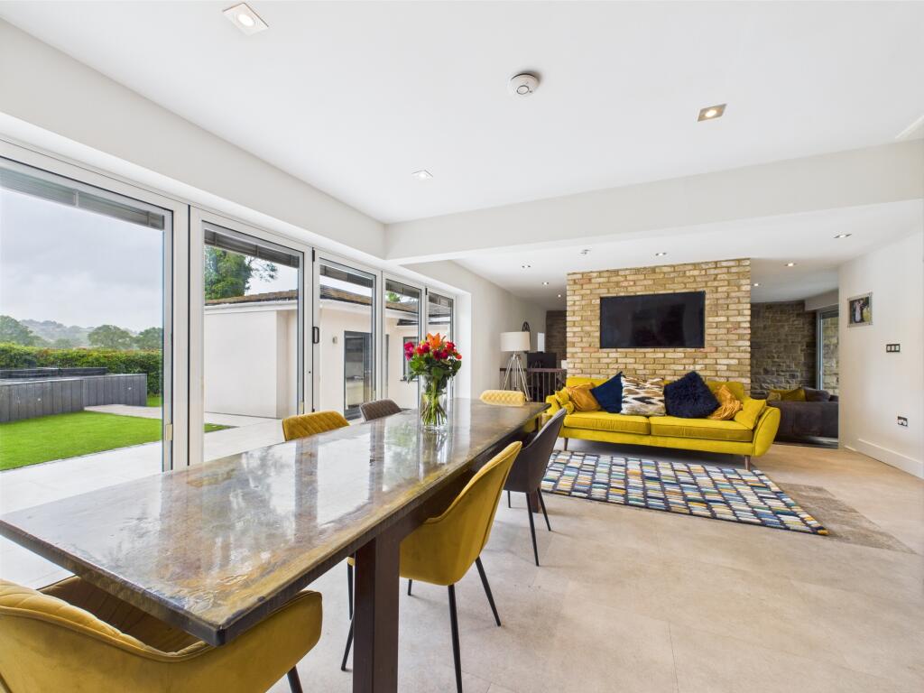 Living/Dining Area
