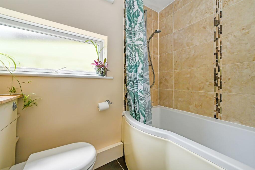 Bath Room.jpg