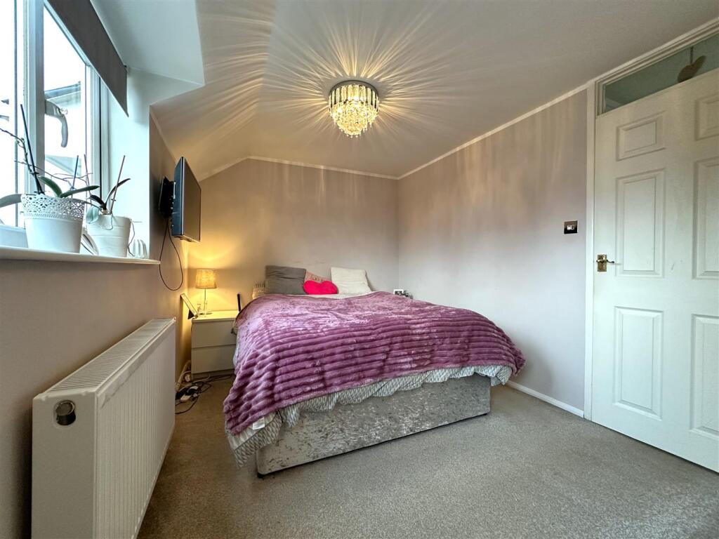 Master Bedroom 823