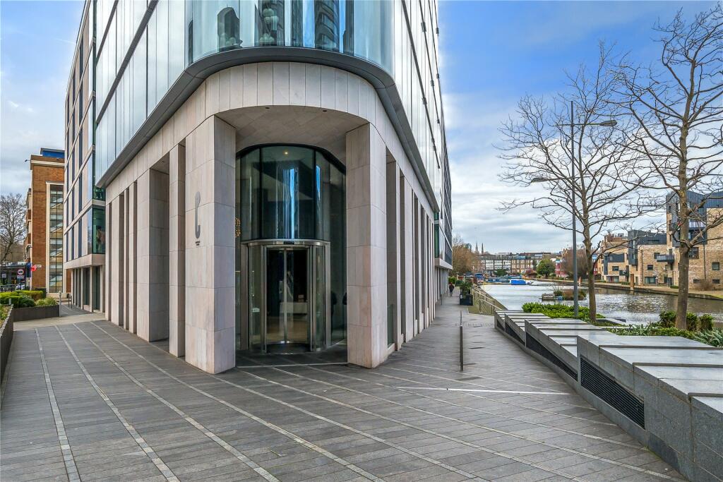 Chronicle Tower Entr