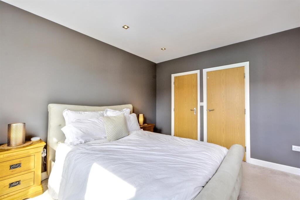 Bedroom 1_2.jpehttps://login2.vebraalto.com/#g