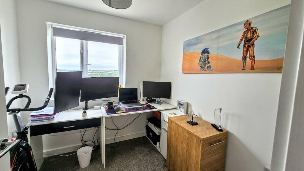 BEDROOM 3