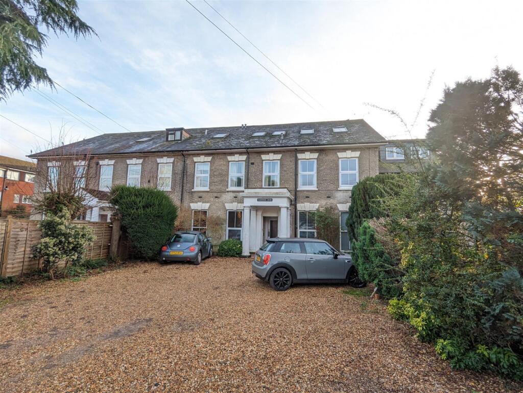 Front Flat 7 Charnwood House Wilton Road, SP2 7HT 