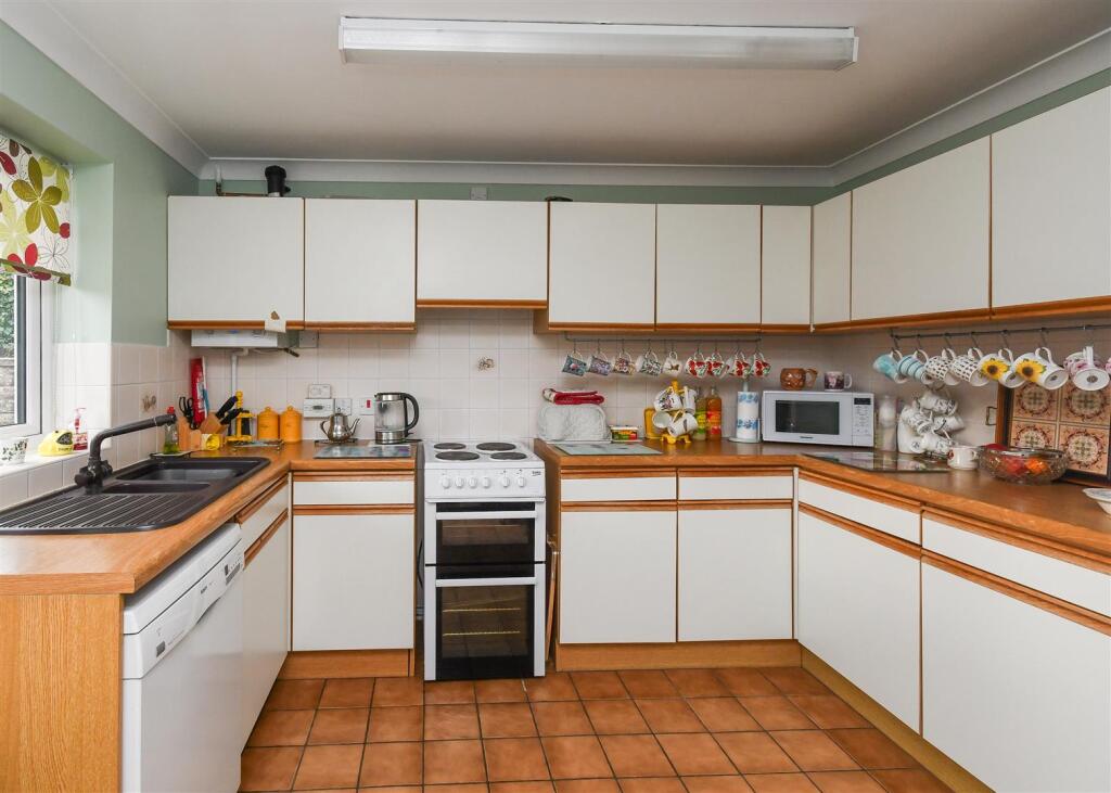 17a Chapel Lane - Kitchen.jpg