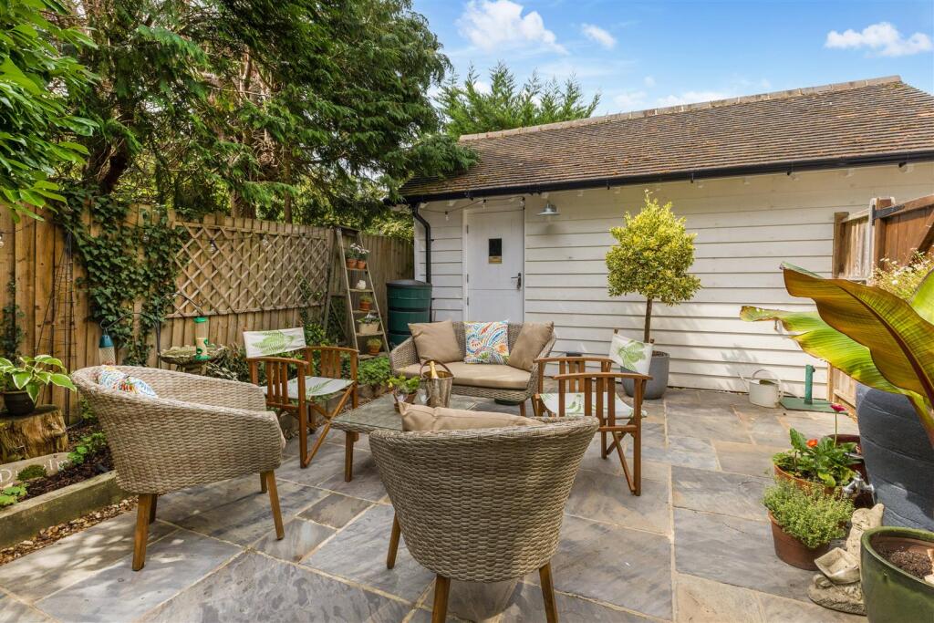 96360_1-Wootton-Road  (38).jpg