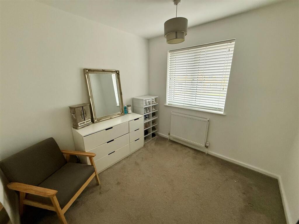 LR82 Bed3.jpg