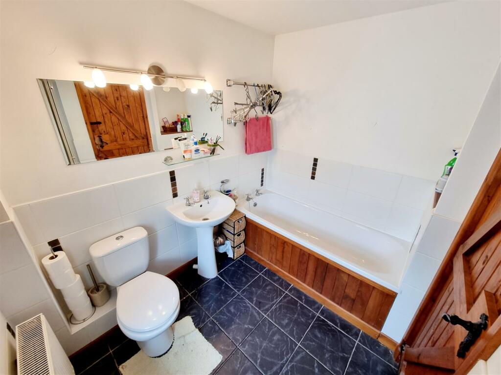 Bathroom.jpg