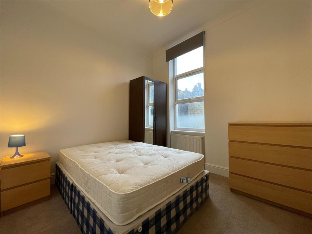 Bed2.jpg