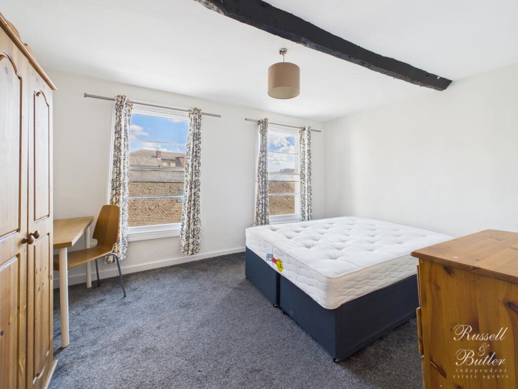 CAM01995G0-PR0369-STILL010