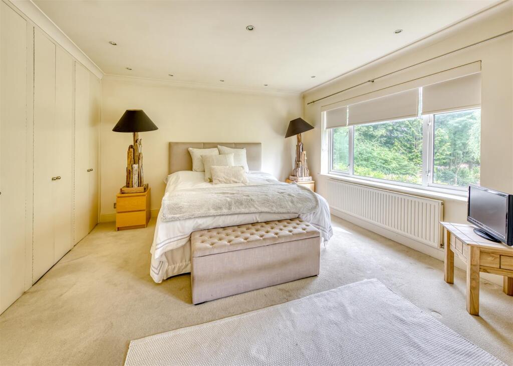 58 Perton Road-bed1b.jpg