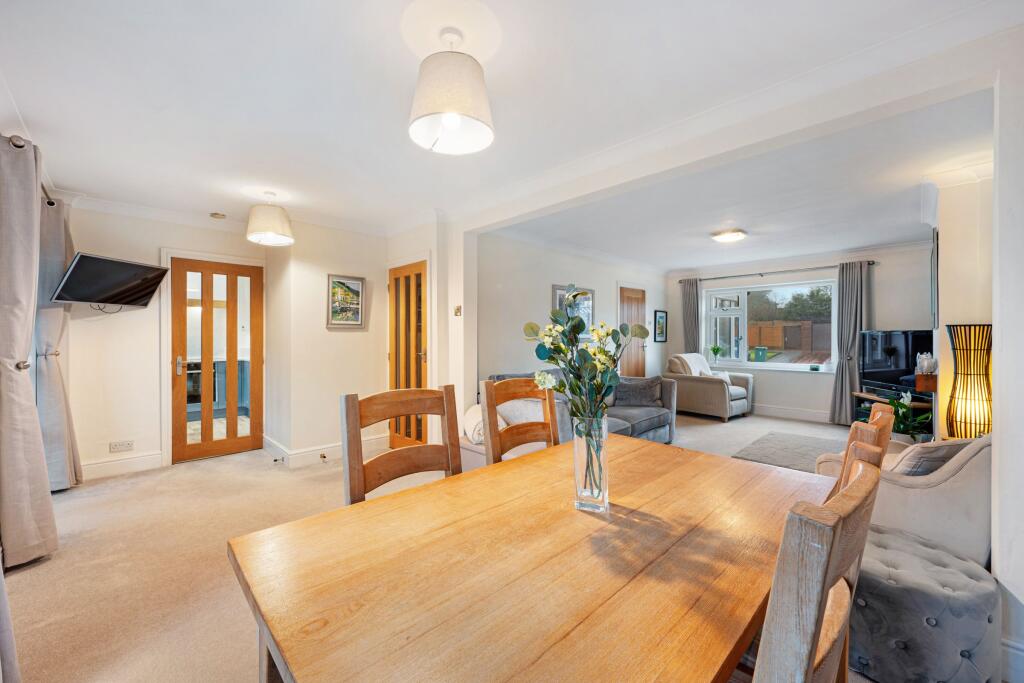 Lounge / Dining Room