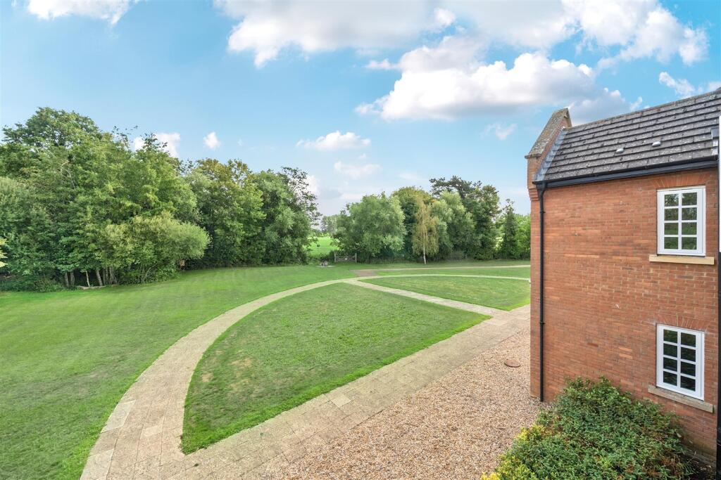 73 Reffield Close, Towcester (9).jpg