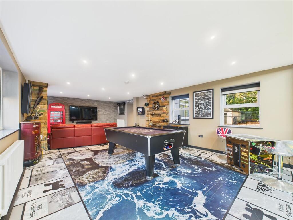 GAMES ROOM