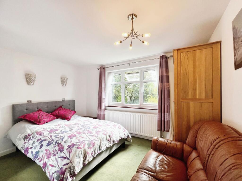 BEDROOM 2