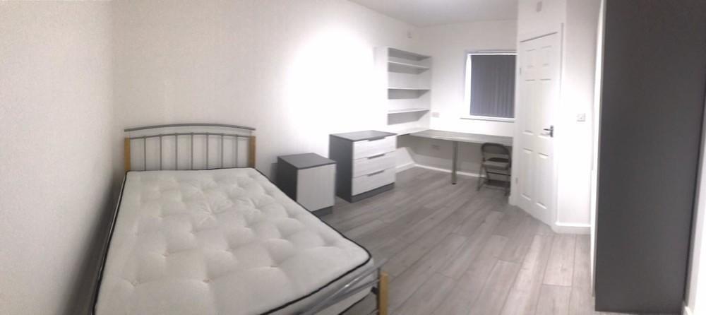 A neat and bright single bedroom featuring a me...
