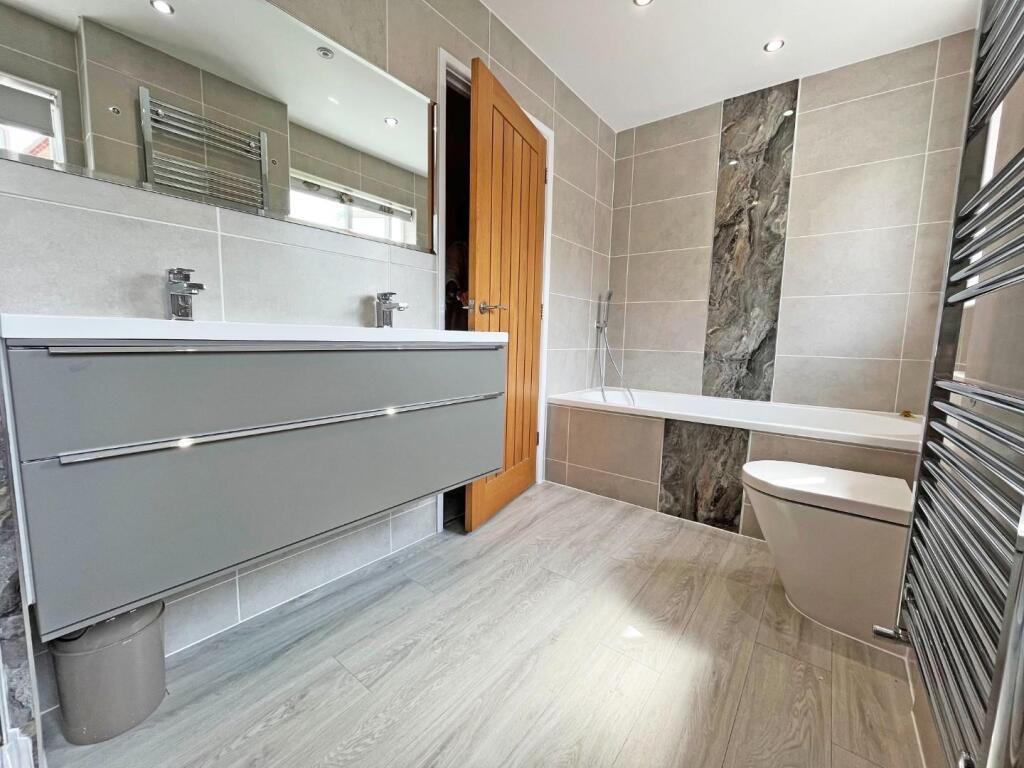 Bathroom1.jpg