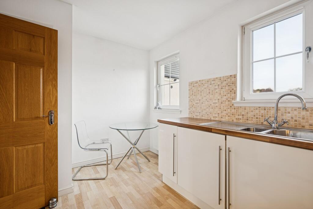 Kitchen/Dining Area