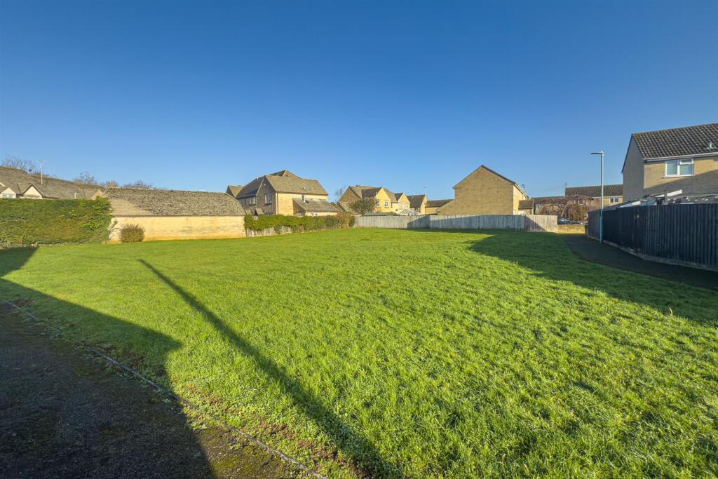 Development Site adjacent to 24 Park Close, Fairfo