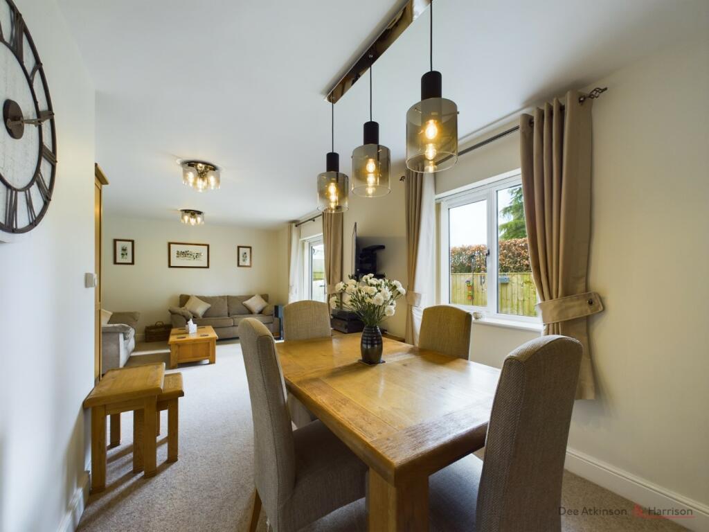 Lounge/Dining Room