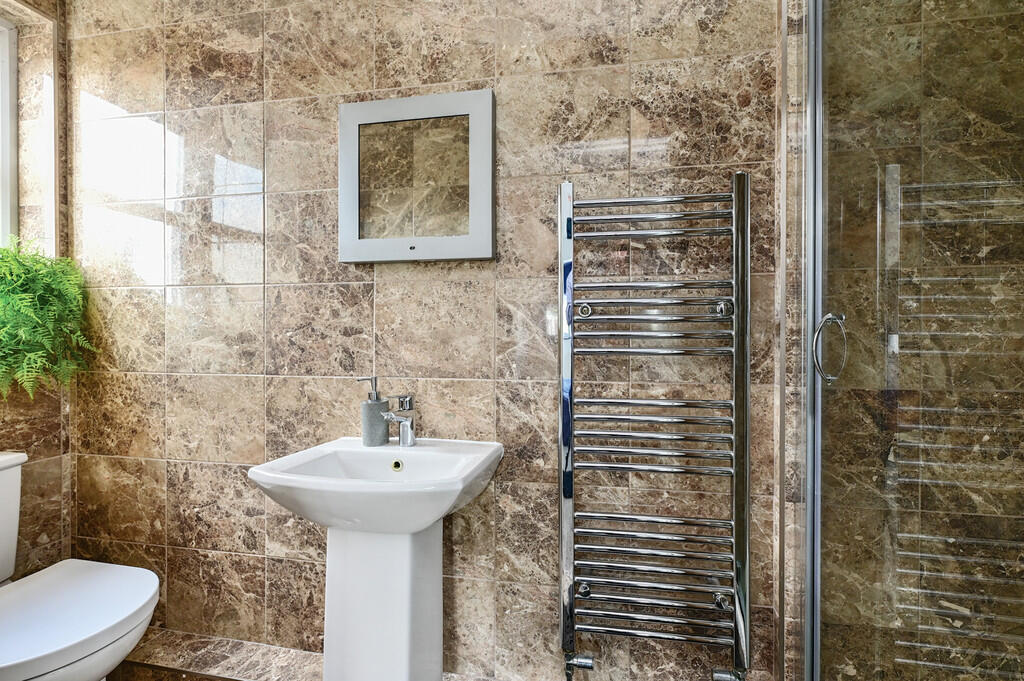 50 Frogmore Rd (1...