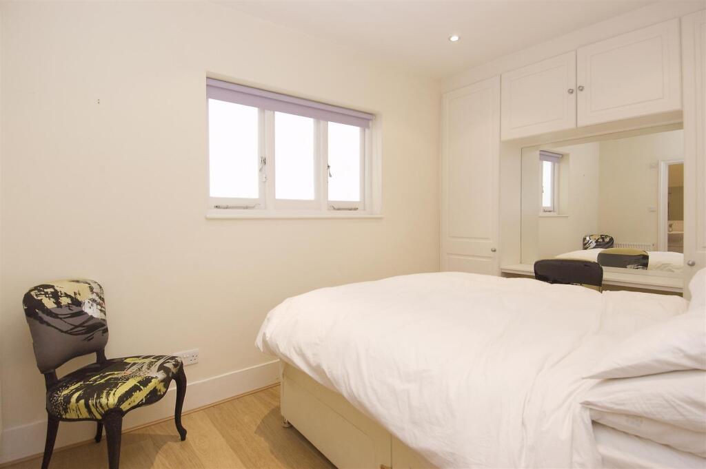(4) 6 Petersham Mews.jpg