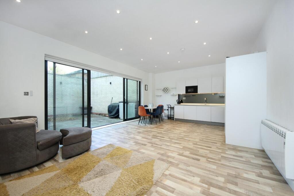 Gv- F2 - 34 Gunnersbury Ave (6).jpg