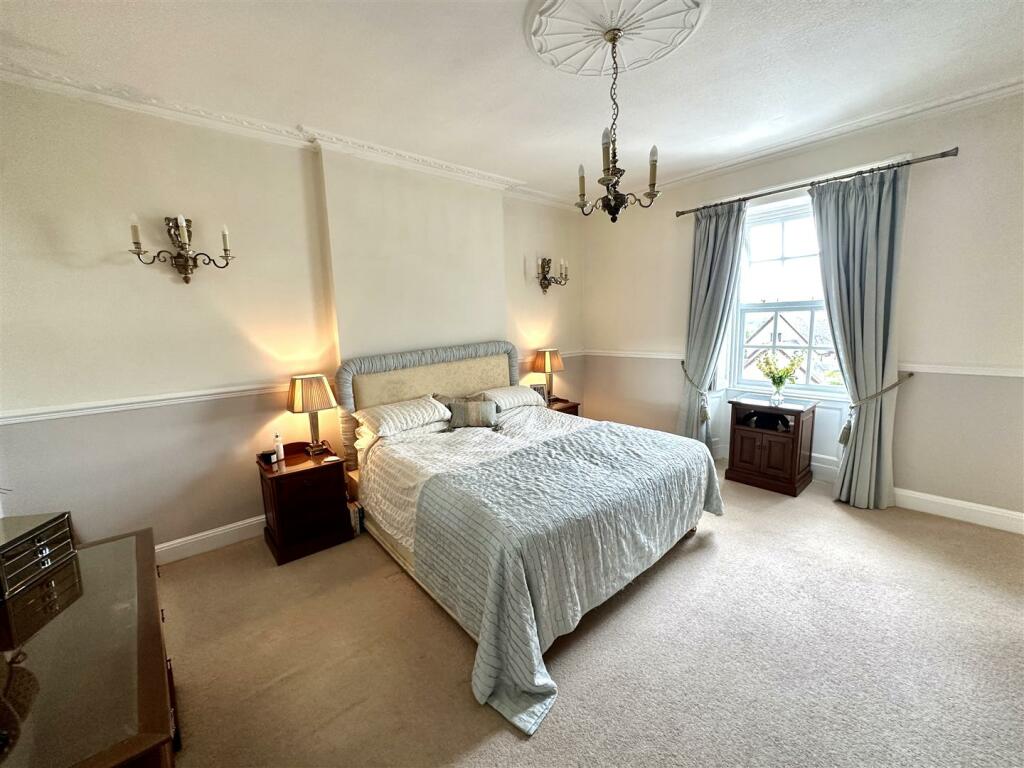 PRINCIPAL BEDROOM.jpeg