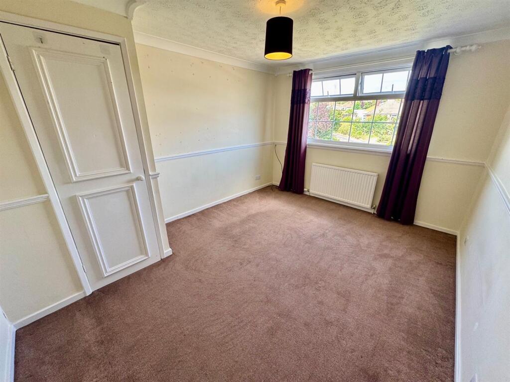 Bedroom 1.jpg