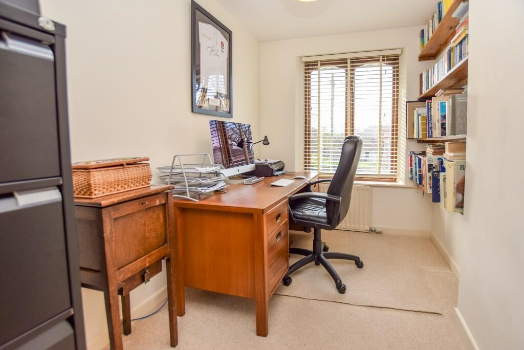 Bedroom 5/office