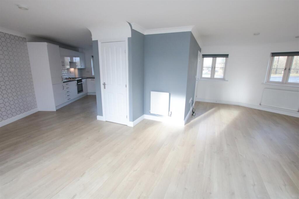 OPEN PLAN LIVING/ DINING/ KITCHEN