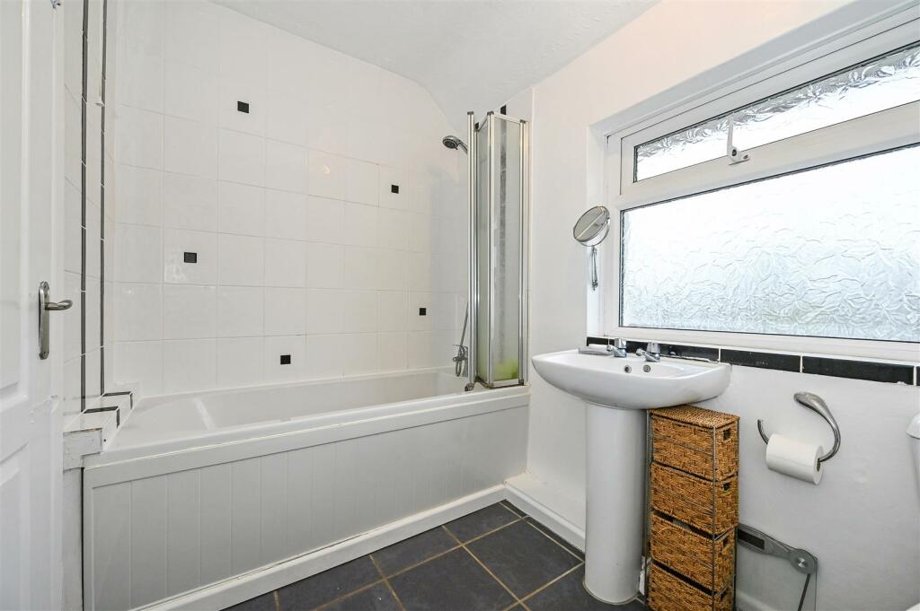 Bath room.jpg