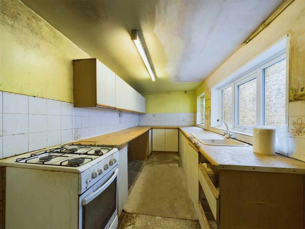 Kitchen: