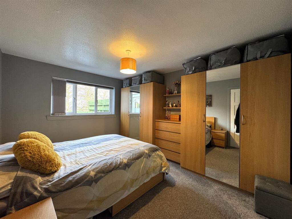 BEDROOM 1.JPG
