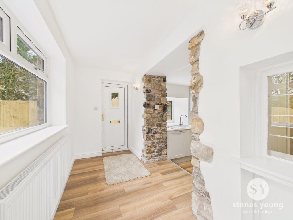 Entrance &amp; Breakfast Area/Snug