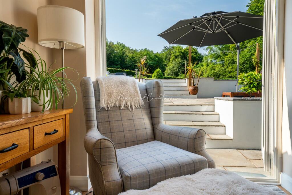 Rhiwbina Hill, Cardiff, HernCrabtree (28).jpg