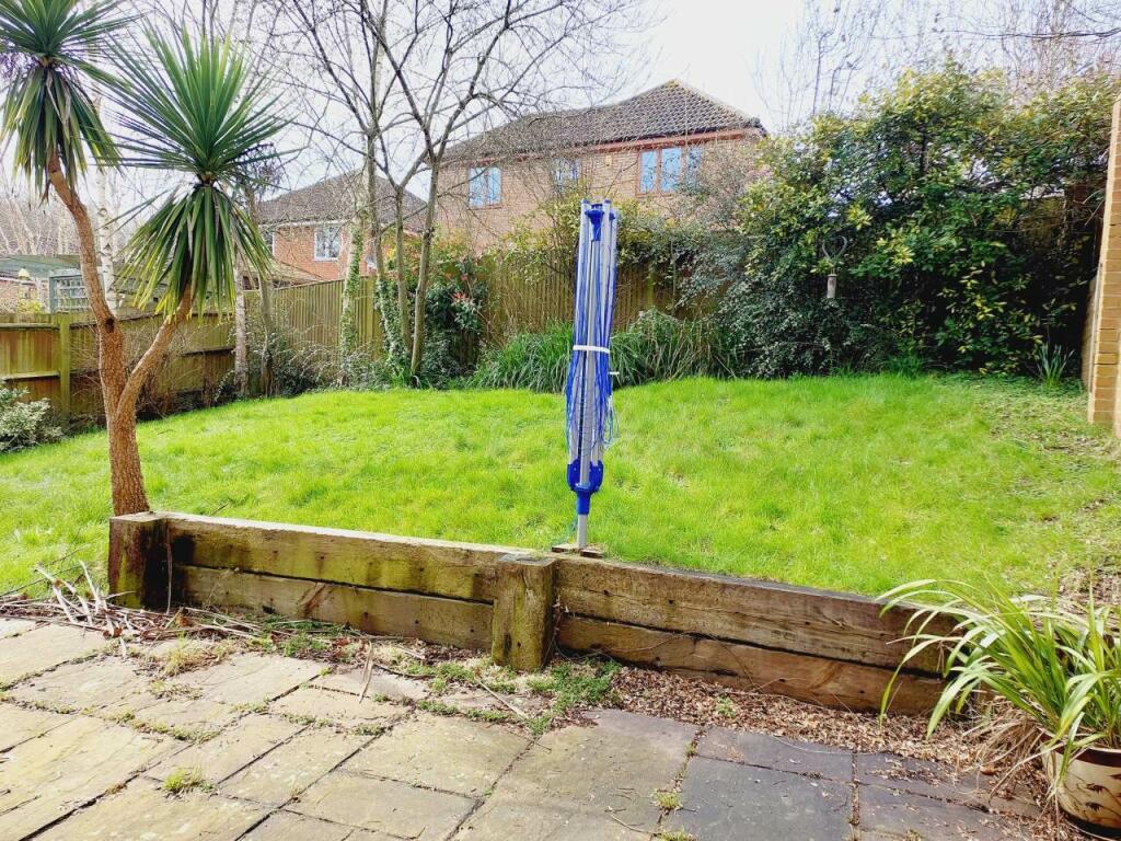 Rear garden aspect4