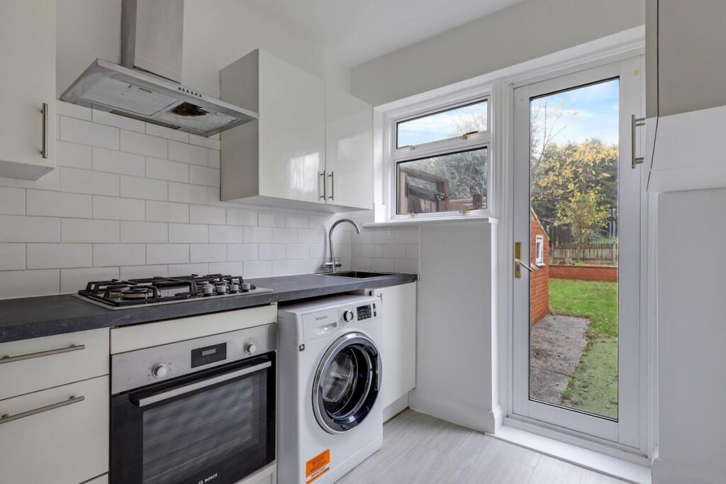 01-7c16JHPropWorld - 21 Meadowview Close - 1-mediu